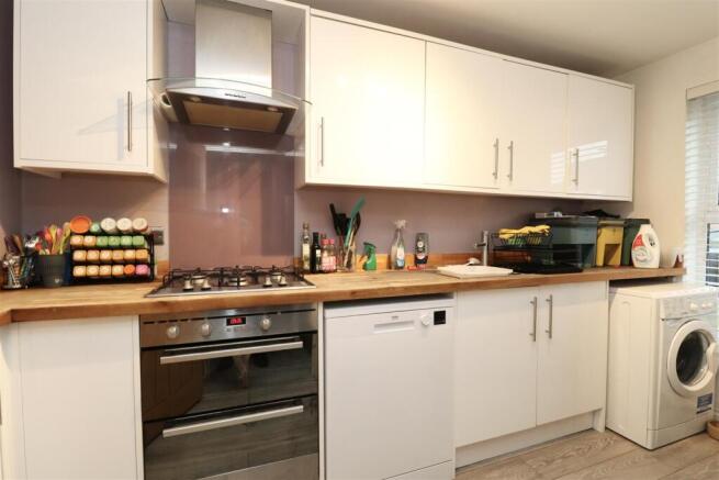 3 bed House for sale Image 4