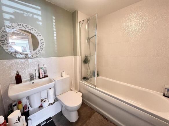 2 bed Apartment for sale Image 10