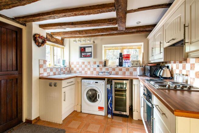 Bakers Cottage annexe kitchen.jpg