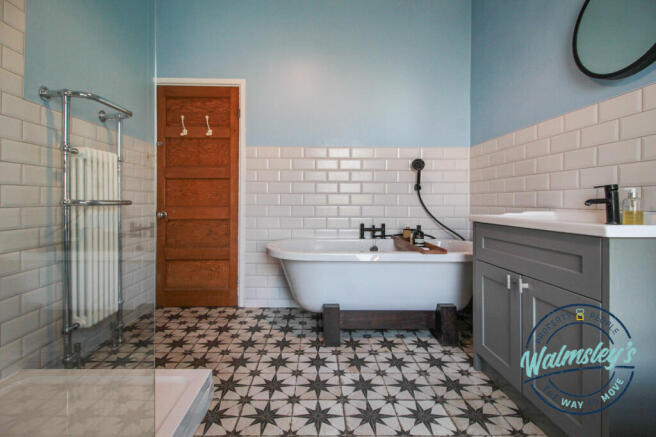 Four pirce bathroom