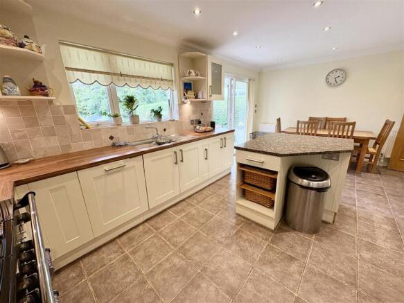 kitchen 4.jpg
