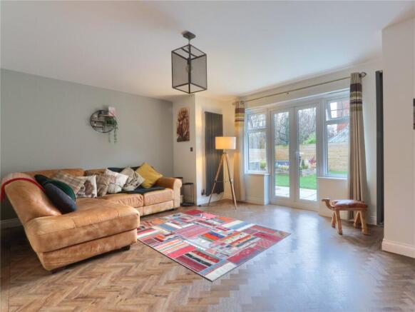 5 bed Detached for sale Image 10
