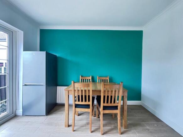 3 bed Semi-Detached for sale Image 6