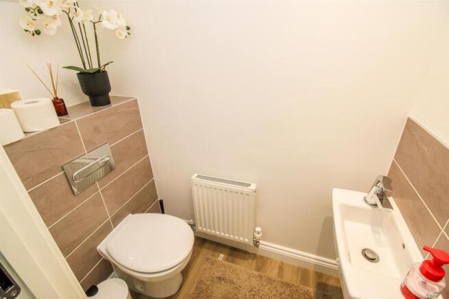 4 bed Detached for sale Image 8