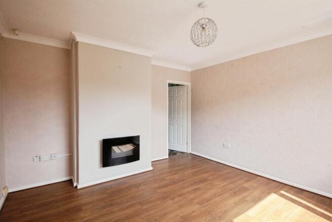 3 bed Semi-Detached for sale Image 6