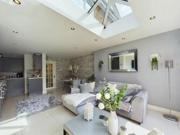 KITCHEN/DINING/FAMILY ROOM
