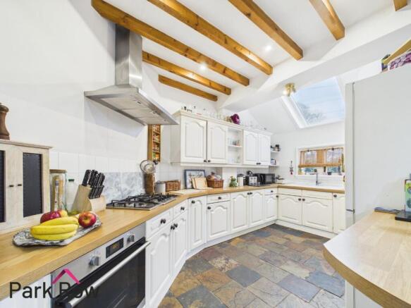 KITCHEN / DINING ROOM