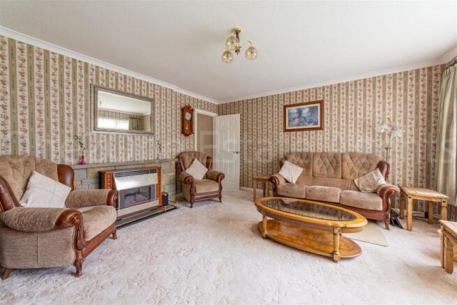 4 FOREST CLOSE-9.jpg