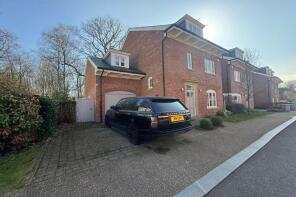 19, Vale Crescent, Macclesfield SK10 4LU