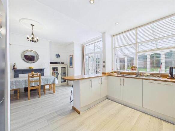 5 bed Terraced for sale Image 7