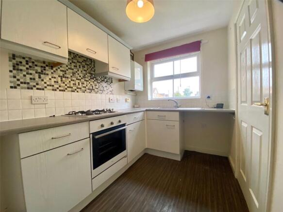 2 bed Semi-Detached to rent Image 4