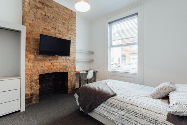 6 bed House to rent Image 5
