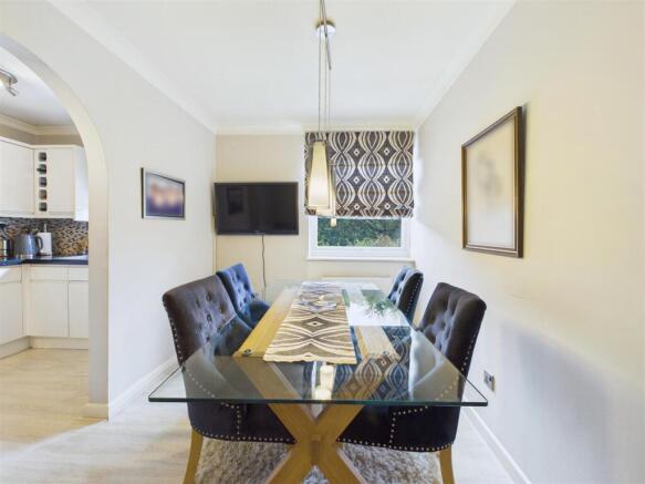 2 bed Flat for sale Image 5