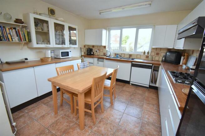 Kitchen 2.JPG