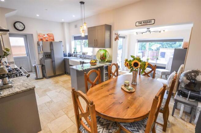 LIVING /DINING KITCHEN