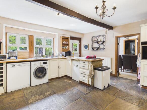5 bed Cottage for sale Image 7