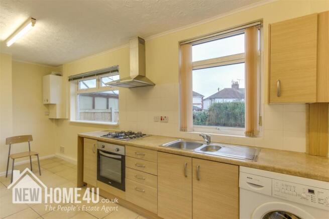 KITCHEN / DINER:
