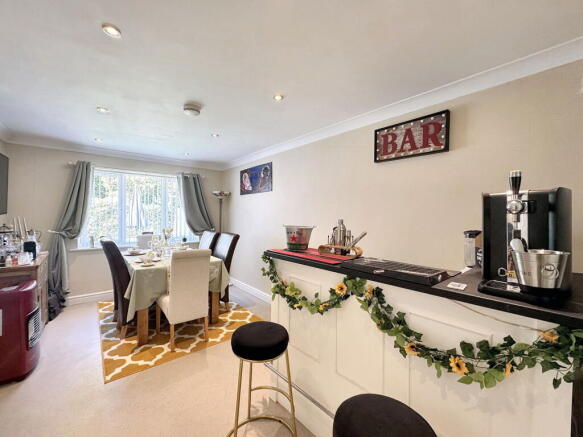 4 bed Detached for sale Image 9