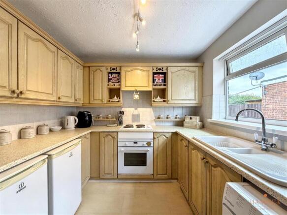 3 bed Semi-Detached Bungalow for sale Image 7