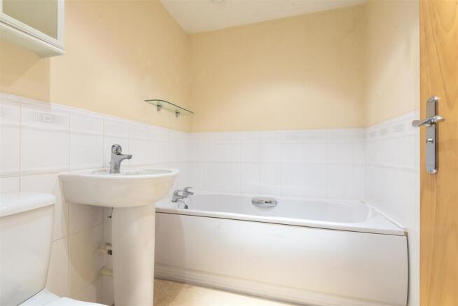 2 bed Apartment to rent Image 8