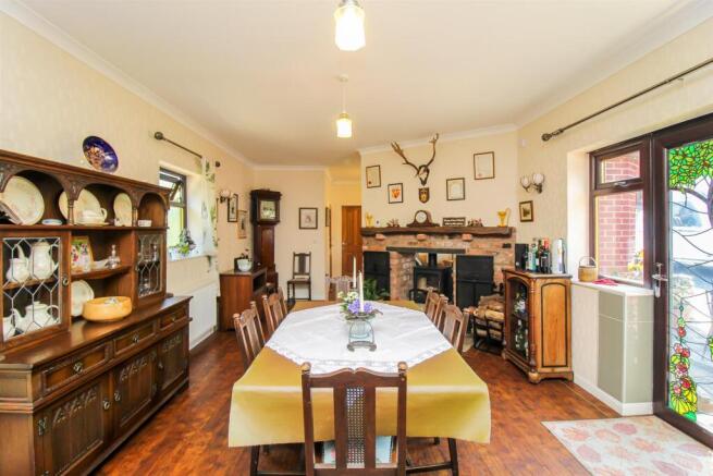 3 bed Bungalow for sale Image 7