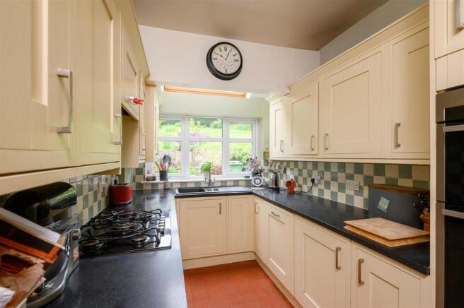 4 bed Semi-Detached for sale Image 5