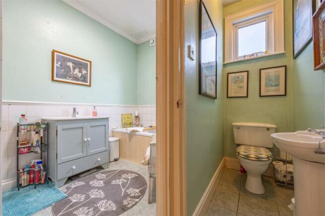 Bathroom / W/C