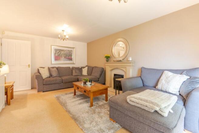 5 bed House for sale Image 4