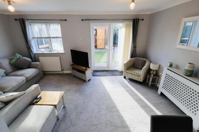 LIVING / DINING ROOM