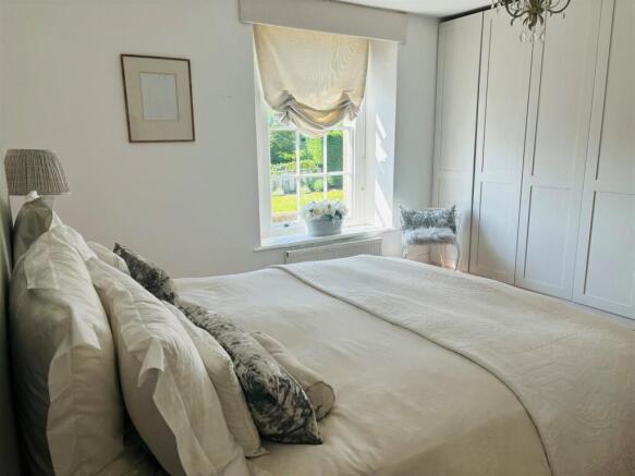 Bedroom 1.jpg