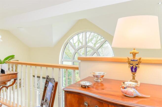8338732-interior34.jpg