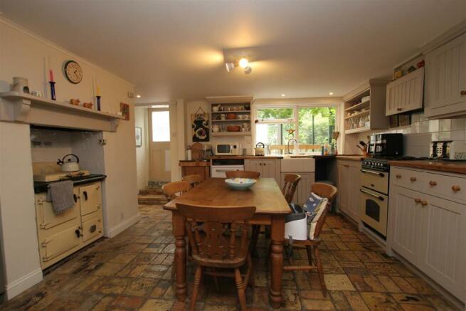 45 Main kitchen 1.JPG
