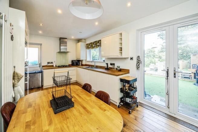3 bed Semi-Detached for sale Image 3