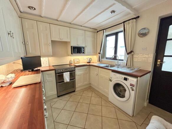 2 bed Detached Bungalow for sale Image 6