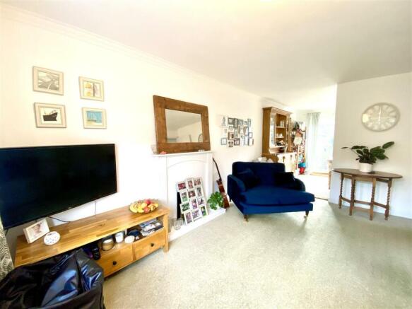SITTING/DINING ROOM