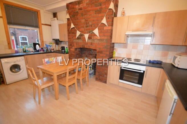 5 bed Terraced to rent Image 7