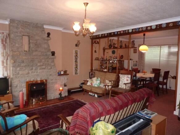 LOUNGE/DINING ROOM