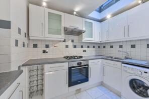 2, Kennet Close, London SW11 2DG