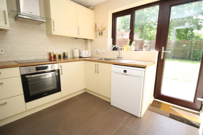 17 Longhedge kitch a.JPG
