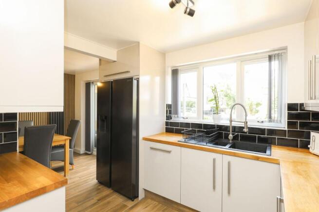 4 bed Detached for sale Image 5