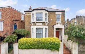 24, Champion Grove, London SE5 8BW