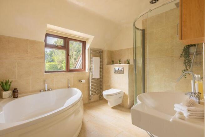 Principal Bathroom 