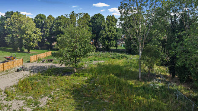 8652493-exterior0...