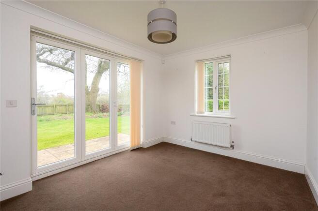 6 bed Detached for sale Image 9