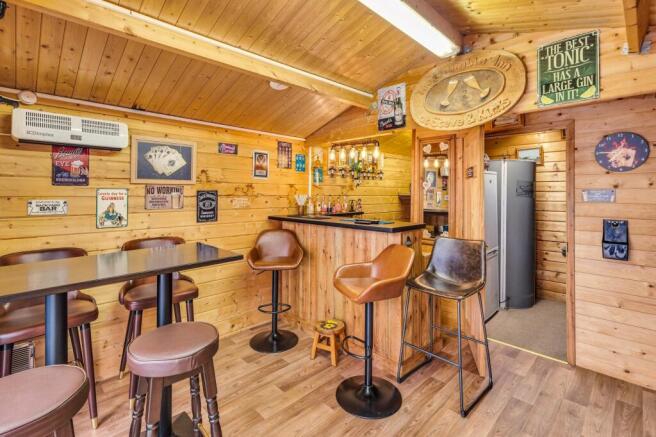 Garde Room/Bar