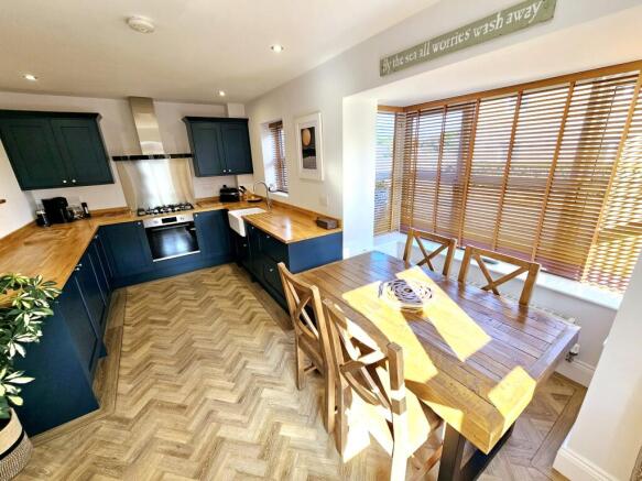 4 bed Detached for sale Image 5