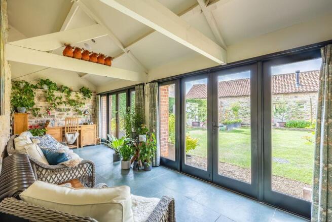 5 bed Detached for sale Image 4