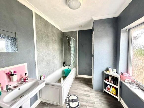 2 bed House to rent Image 4