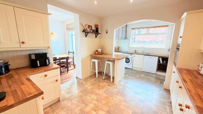 5 bed Terraced for sale Image 9