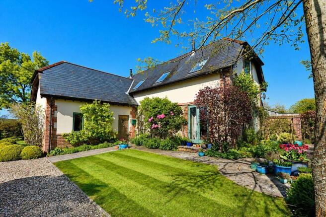 Elcombe Barn_Side Aspect